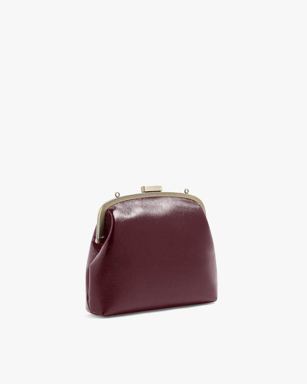Sac EMMA Bordeaux naplak, vue de trois-quarts, fermoir cadran métallique, sans bandoulière