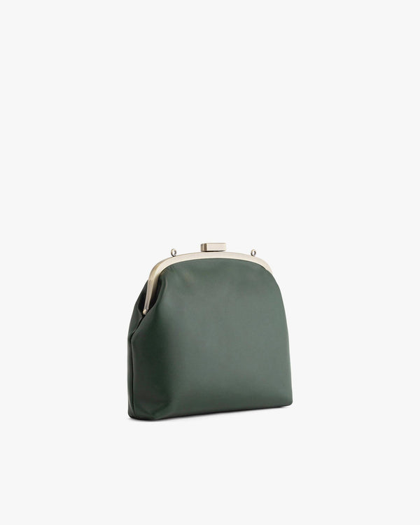 Sac EMMA vert émeraude, vue de trois quarts, fermoir doré, posé sans bandoulière