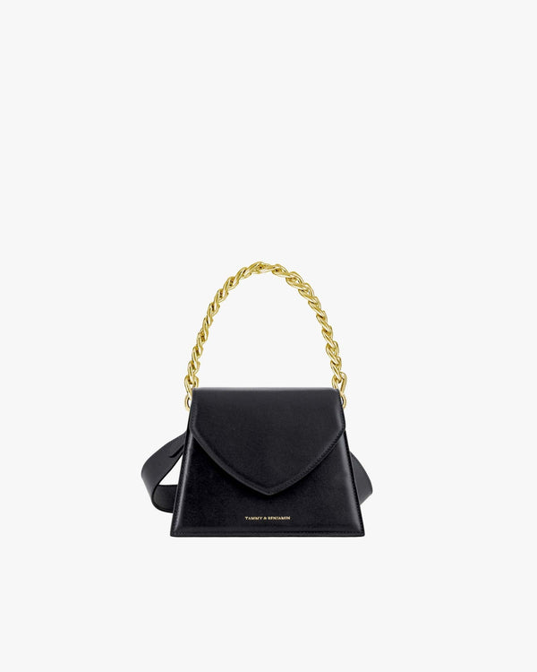 Sac GABRIELLE noir de face, rabat pointu et anse chaîne dorée détachable